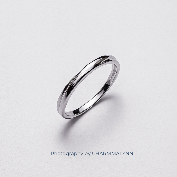 แหวนผู้ชาย รุ่น Little Wavy Line Mens Band Ring