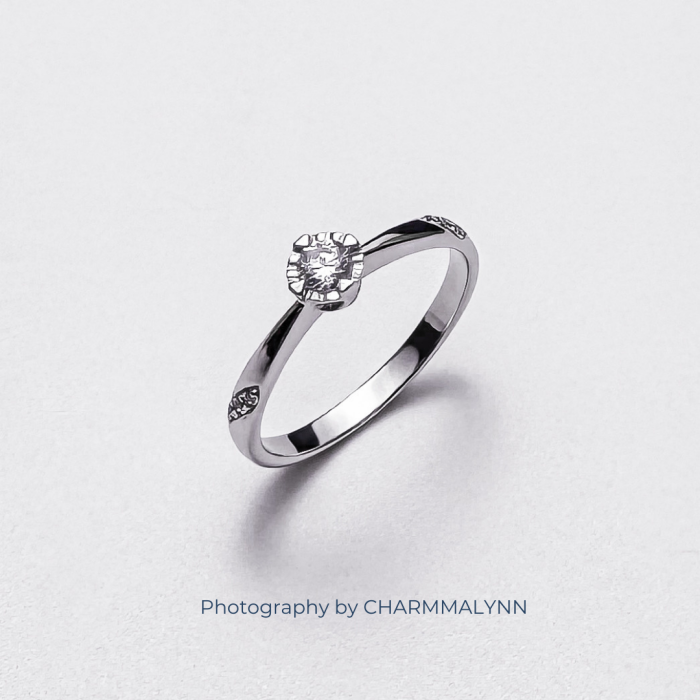9K White Gold A Classic Angel Sidestones Diamond Ring
