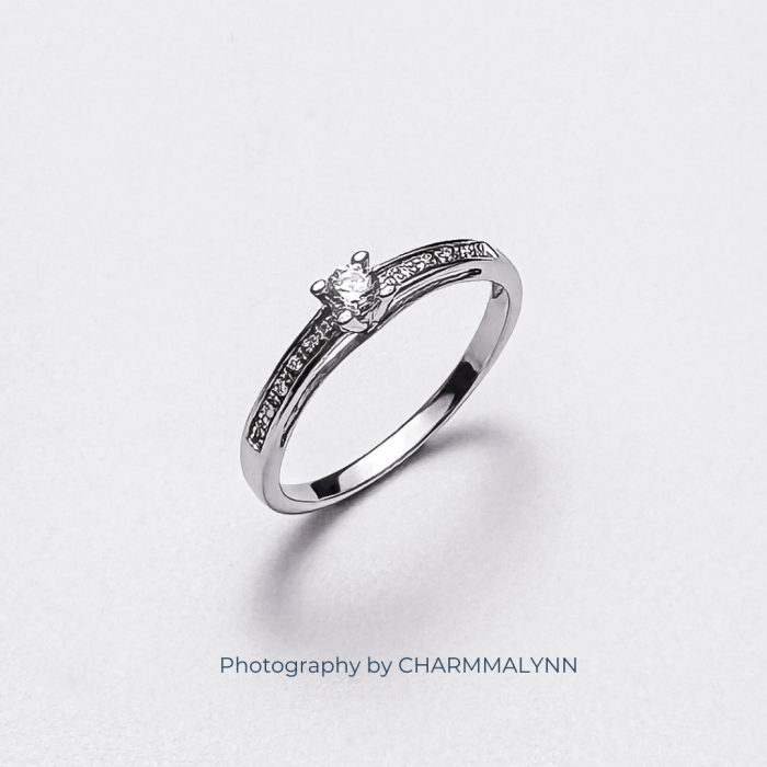 9K White Gold A Classic Sidestones Diamond Ring
