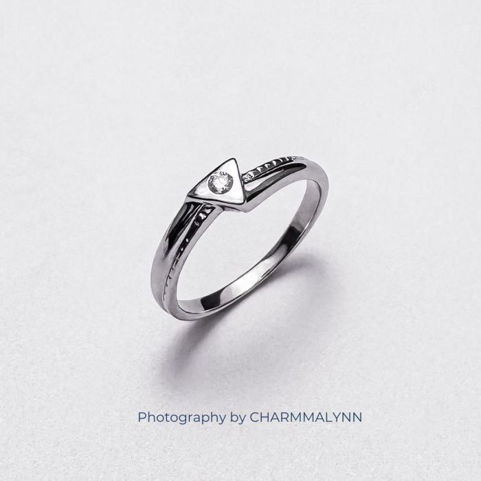 9K White Gold The Triangle of Pride Diamond Ring