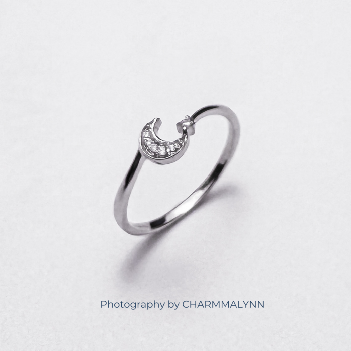 9K White Gold The Little Moon Diamond Ring
