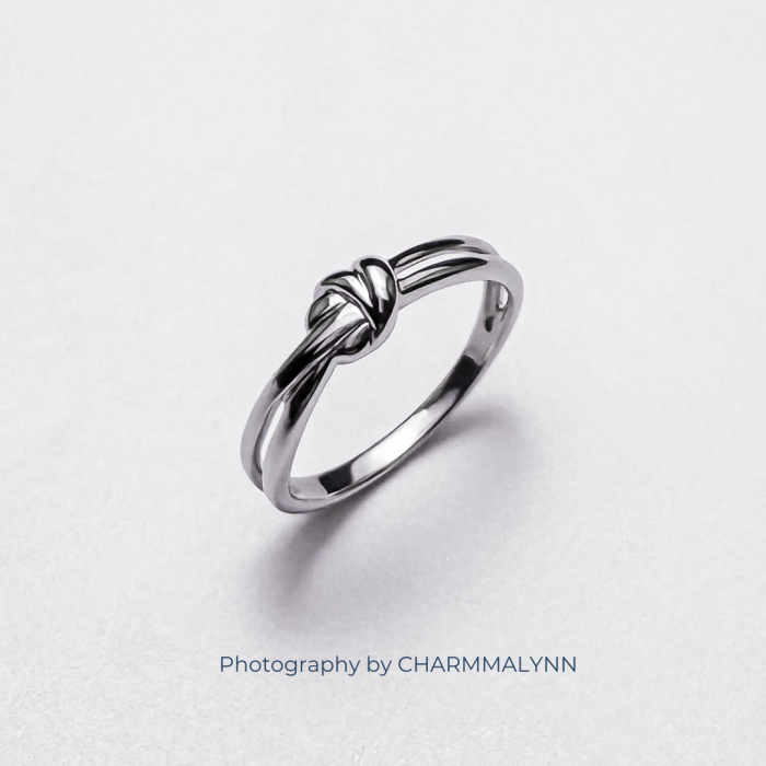 9K White Gold Infinity Knot Simple Ring