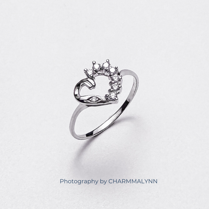 9K White Gold The Big Hearts Big Hug Diamond Ring