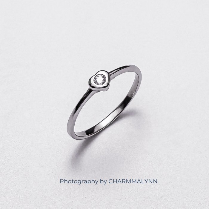 9K White Gold Mini Hearts Mini Hug Diamond Ring