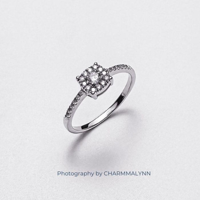 9K White Gold A Gorgeous Sidestones Halo Ring