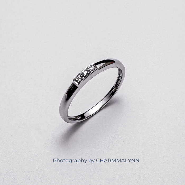 9K White Gold Classic Threestones Diamond Band Ring
