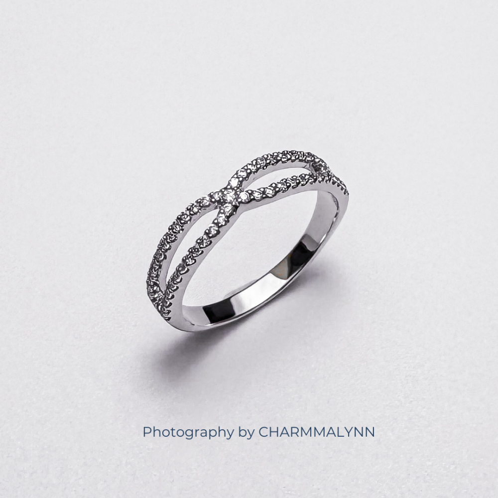 9K White Gold Stunning Infinity Diamond Ring